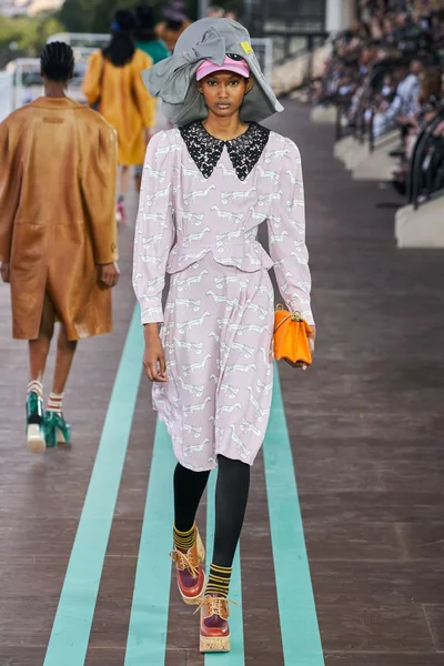 Look 11